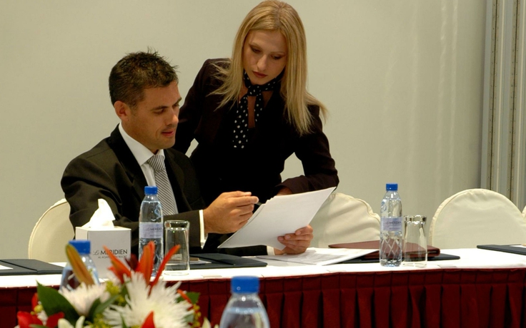 Imagen de los interiores del Hotel Le Meridien Al Aqah Beach Resort. Foto 12