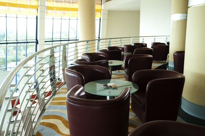 Imagen de los interiores del Hotel Le Meridien Al Aqah Beach Resort. Foto 13