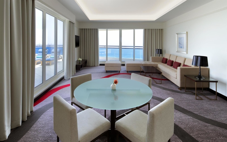 Imagen de la habitación del Hotel Le Meridien Al Aqah Beach Resort. Foto 7