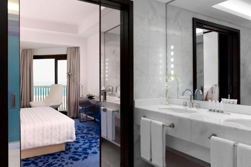 Imagen de la habitación del Hotel Le Meridien Al Khobar. Foto 16