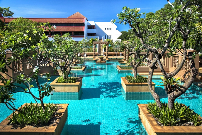 Imagen de la piscina del Hotel Le Meridien Angkor. Foto 16