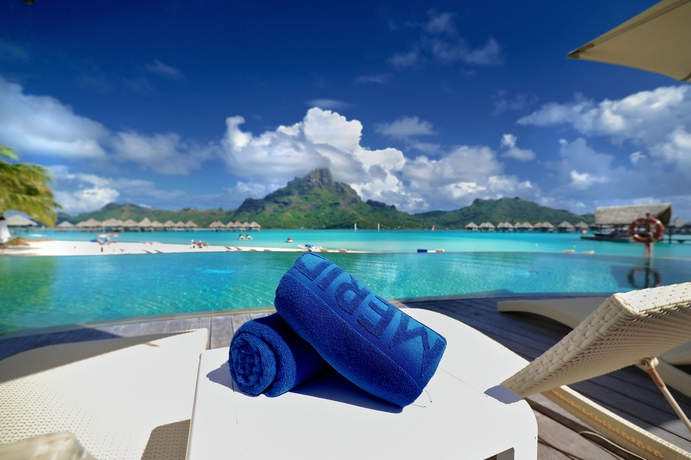Imagen de la piscina del Hotel Le Meridien Bora Bora. Foto 11