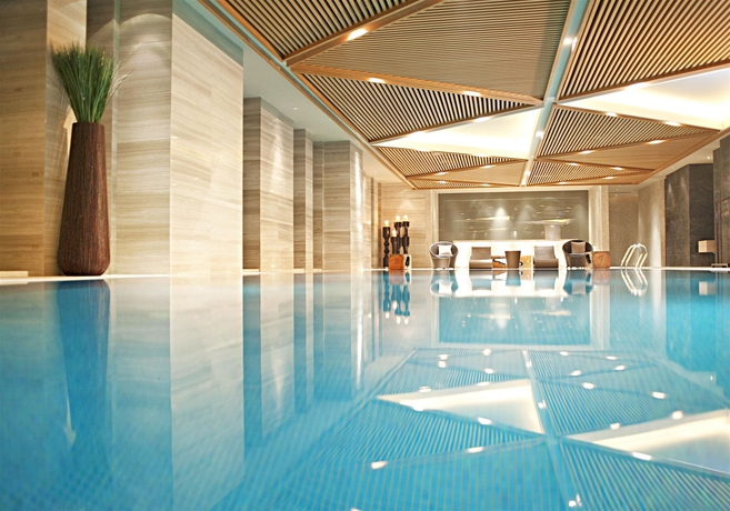 Imagen de la piscina del Hotel Le Meridien Chongqing, Nan'an, Nanping. Foto 12
