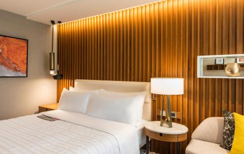 Imagen de la habitación del Hotel Le Meridien Dubai and Conference Centre. Foto 10