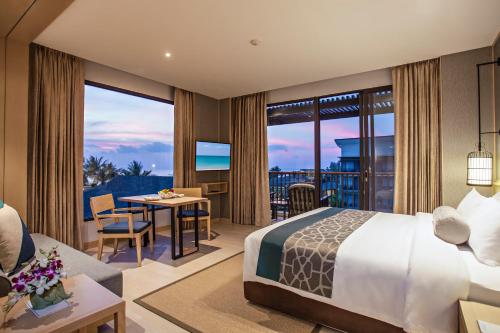 Imagen de la habitación del Hotel Le Meridien Khao Lak Resort and Spa. Foto 8