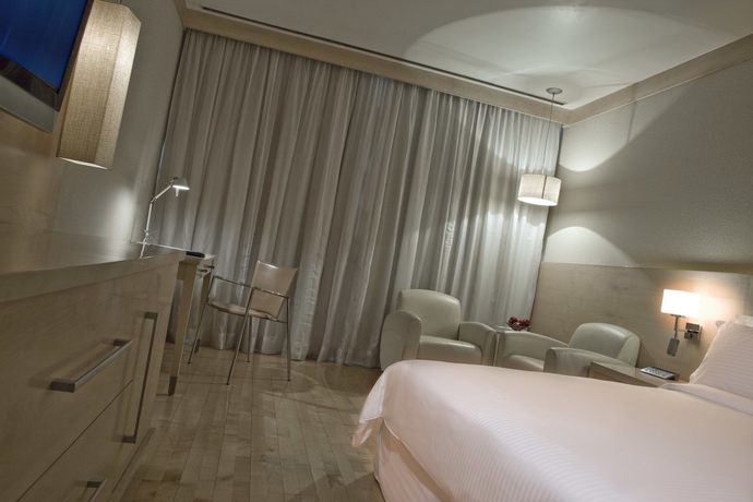 Imagen de la habitación del Hotel Le Meridien New Delhi. Foto 9