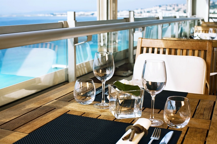 Imagen del bar/restaurante del Hotel Le Meridien Nice. Foto 2