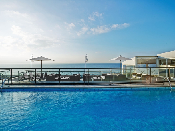 Imagen de la piscina del Hotel Le Meridien Nice. Foto 15