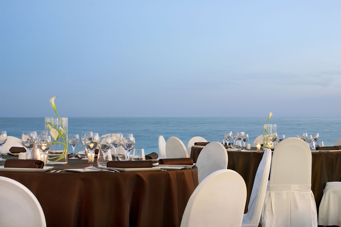 Imagen de los exteriores del Hotel Le Meridien Nice. Foto 10