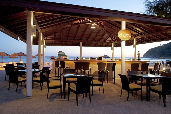 Imagen del bar/restaurante del Hotel Le Meridien Phuket Beach Resort. Foto 3