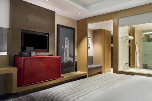 Imagen de la habitación del Hotel Le Meridien Qingdao. Foto 6