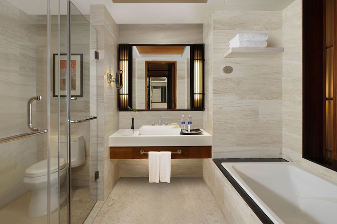 Imagen de la habitación del Hotel Le Meridien Shimei Bay Beach Resort and Spa. Foto 5