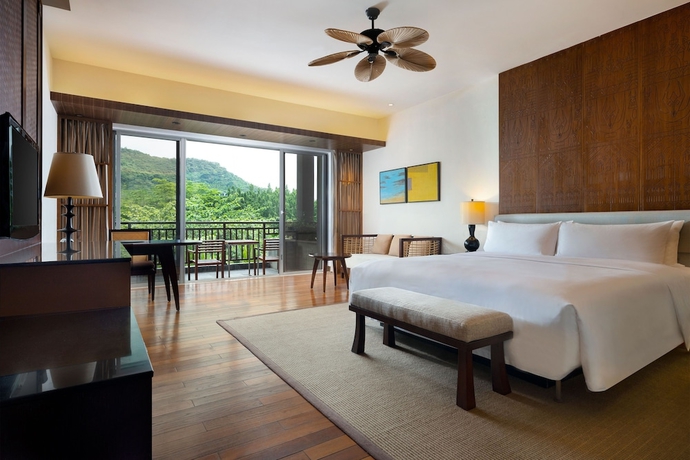 Imagen de la habitación del Hotel Le Meridien Shimei Bay Beach Resort and Spa. Foto 8