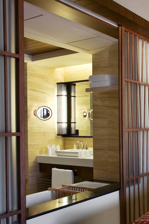 Imagen de la habitación del Hotel Le Meridien Shimei Bay Beach Resort and Spa. Foto 10
