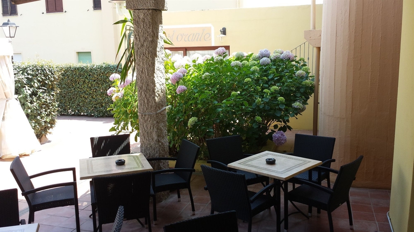 Imagen de los exteriores del Hotel Le Mimose. Foto 12