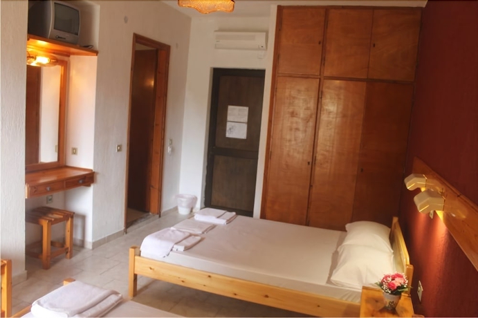 Imagen de la habitación del Hotel Le Mirage, Benitses. Foto 15