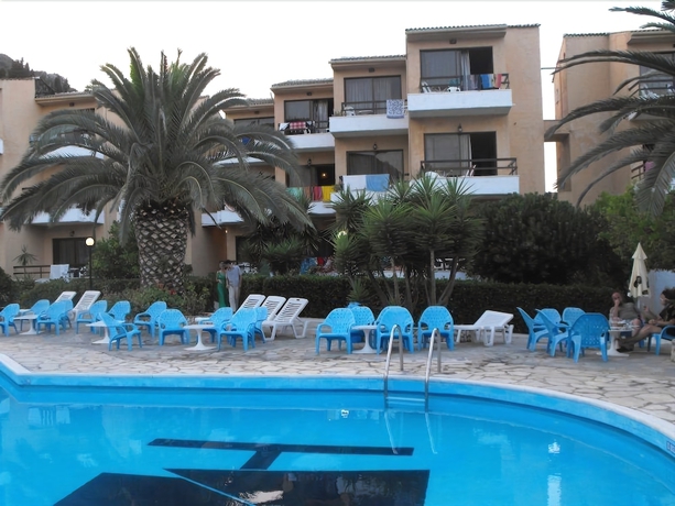 Imagen de la piscina del Hotel Le Mirage, Benitses. Foto 18