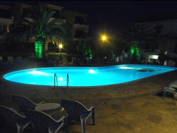 Imagen de la piscina del Hotel Le Mirage, Benitses. Foto 19