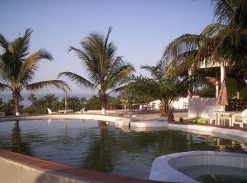 Imagen de la piscina del Hotel Le Mirage. Foto 18