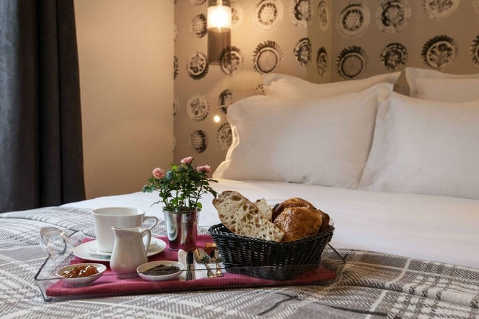 Imagen de la habitación del Hotel Le Mireille. Foto 7