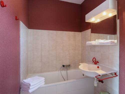 Imagen de la habitación del Hotel Le Mistral, Chateauneuf-du-Rhone. Foto 9