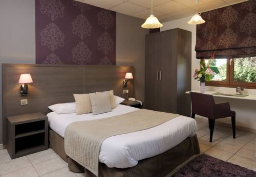 Imagen de la habitación del Hotel Le Mistral, Chateauneuf-du-Rhone. Foto 11