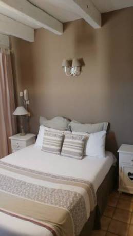 Imagen de la habitación del Hotel Le Mistral, Chateauneuf-du-Rhone. Foto 16