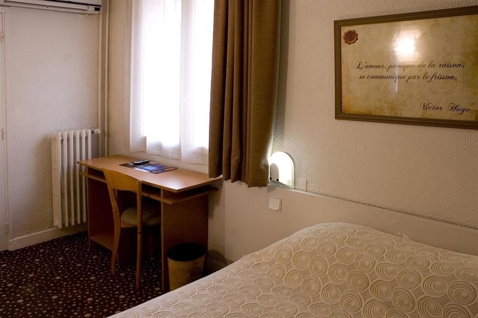 Imagen de la habitación del Hotel Le Moderne. Foto 1
