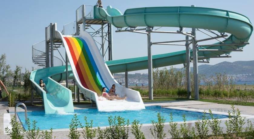 Imagen de la piscina del Hotel Le Monde Beach Resort and Spa. Foto 16