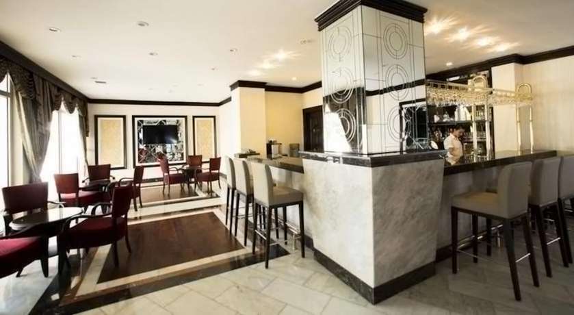 Imagen del bar/restaurante del Hotel Le Monde Beach Resort and Spa. Foto 2