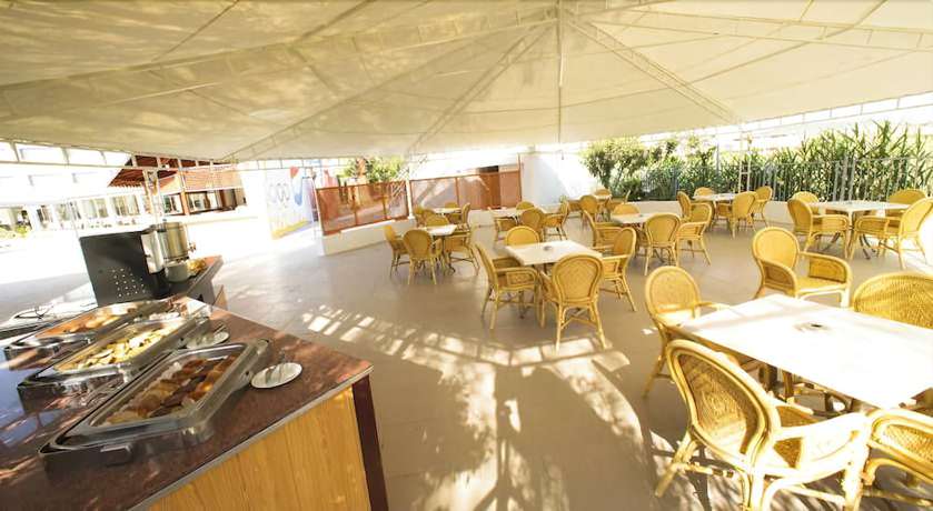 Imagen del bar/restaurante del Hotel Le Monde Beach Resort and Spa. Foto 4