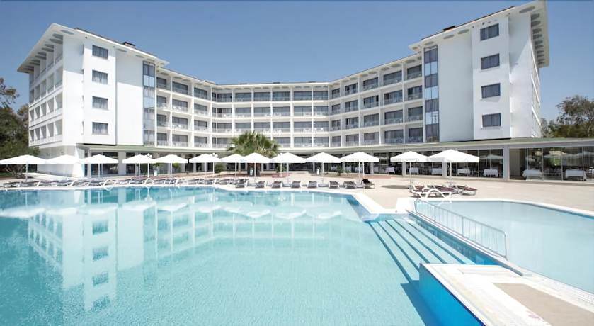 Imagen de la piscina del Hotel Le Monde Beach Resort and Spa. Foto 20