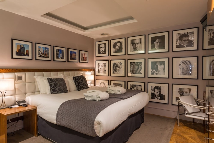 Imagen de la habitación del Hotel Le Monde. Foto 2