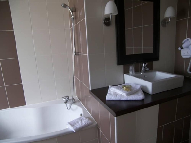 Imagen de la habitación del Hotel Le Montloire. Foto 15