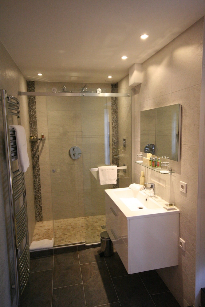 Imagen de la habitación del Hotel Le Moulin De L'abbaye. Foto 18