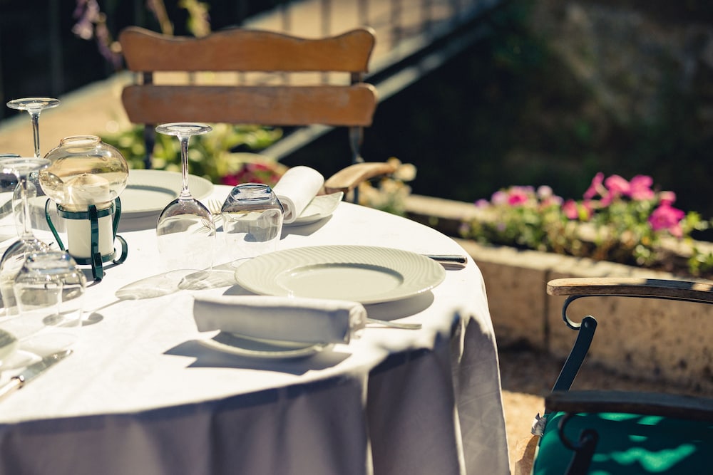 Imagen del bar/restaurante del Hotel Le Moulin De L'abbaye. Foto 2