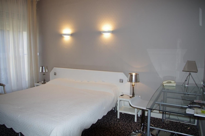 Imagen de la habitación del Hotel Le Mouton Blanc, CAMBRAI. Foto 16