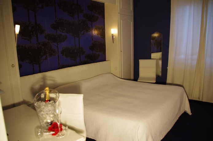 Imagen de la habitación del Hotel Le Mouton Blanc, CAMBRAI. Foto 18