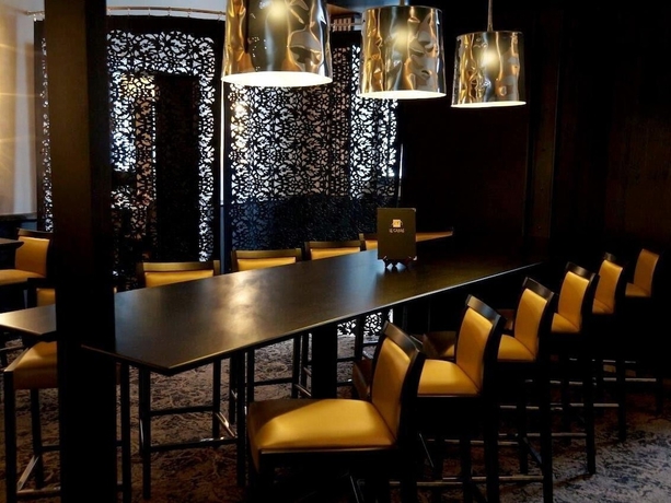 Imagen del bar/restaurante del Hotel Le Mouton Blanc, CAMBRAI. Foto 10