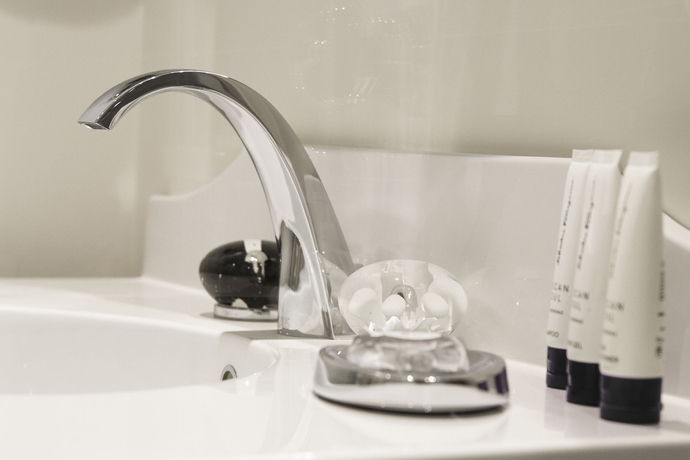 Imagen de la habitación del Hotel Le Narcisse Blanc and Spa. Foto 3