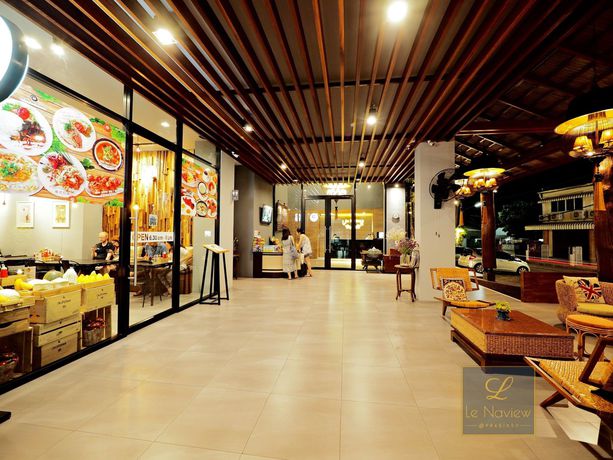 Imagen del bar/restaurante del Hotel Le Naview @ Prasingh. Foto 2