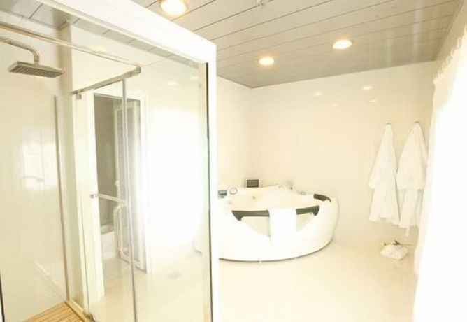 Imagen de la habitación del Hotel Le Noble. Foto 16