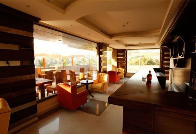 Imagen del bar/restaurante del Hotel Le Noble. Foto 3