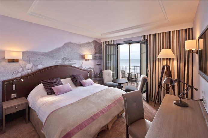 Imagen de la habitación del Hotel Le Nouveau Monde. Foto 2