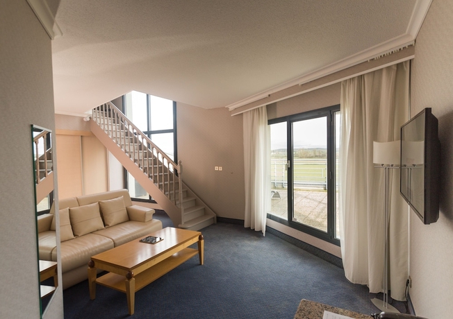 Imagen de la habitación del Hotel Le Paddock. Foto 3