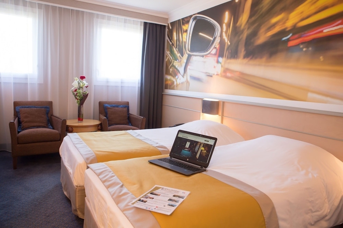 Imagen de la habitación del Hotel Le Paddock. Foto 7