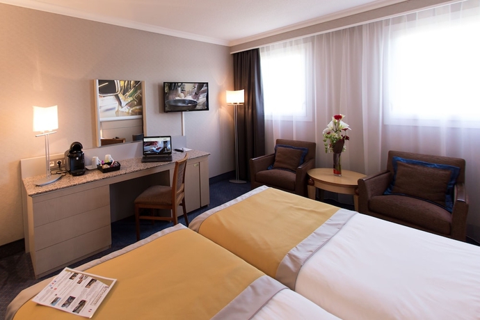 Imagen de la habitación del Hotel Le Paddock. Foto 8