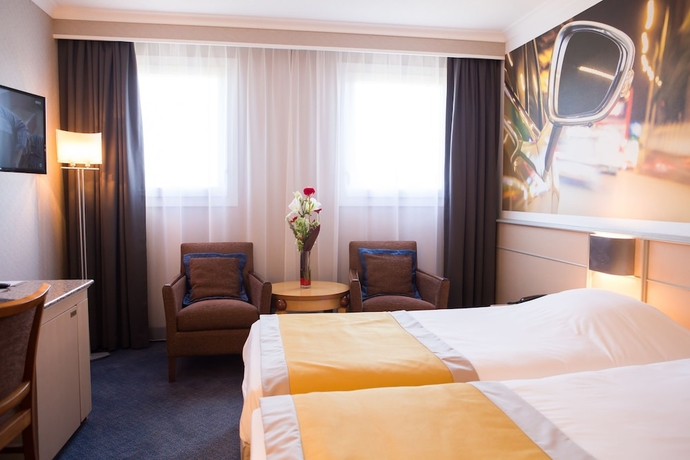 Imagen de la habitación del Hotel Le Paddock. Foto 16