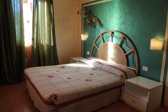 Imagen de la habitación del Hotel Le Pageot. Foto 7