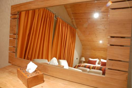 Imagen de la habitación del Hotel Le Palais Des Cerisiers. Foto 3